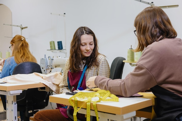 warsztat haftu z uczniami